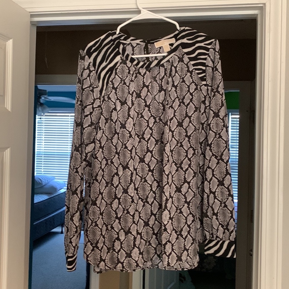 Ladies top - Picture 3 of 3